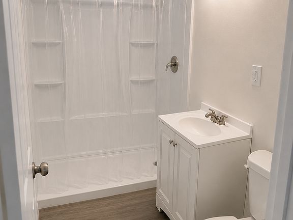 4th image of 84 Quintard St