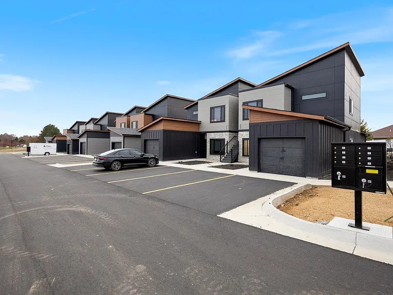 Trails Head Townhomes — Photo 33