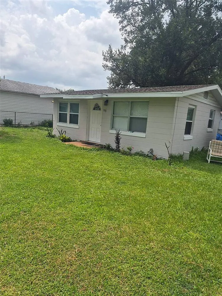 2 bed, 1.0 bath, 1364 sqft, $1,000 — Photo 1