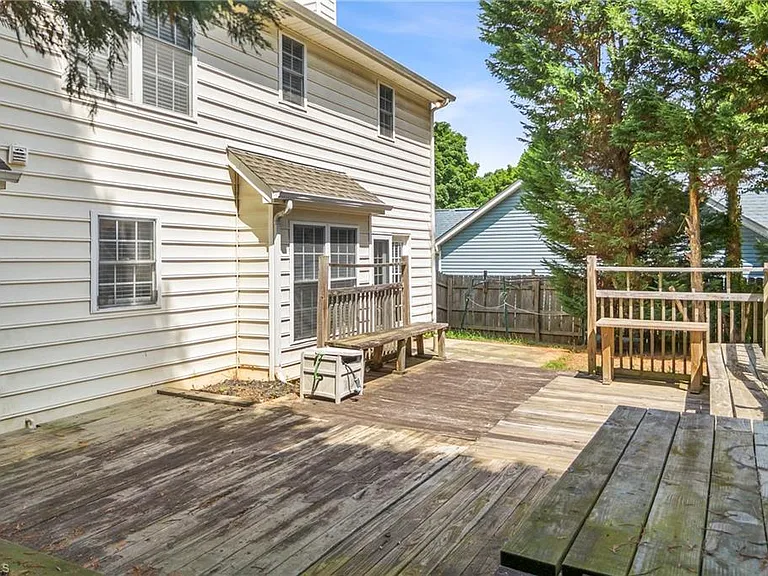 2320 Meadow Gate Dr — Photo 34