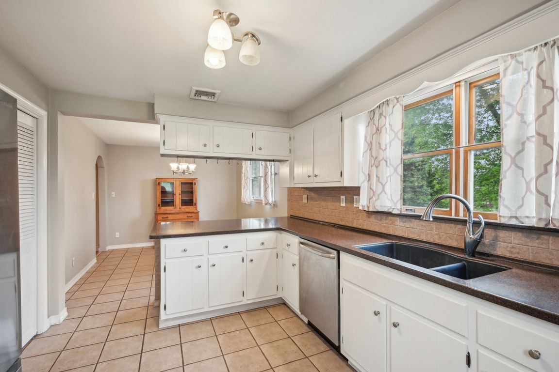 Arbutus Ave-1405-011.jpg