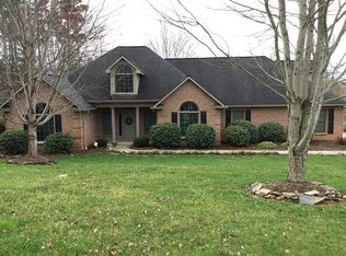 15 Alexander Pointe Dr, Hickory, NC 28601