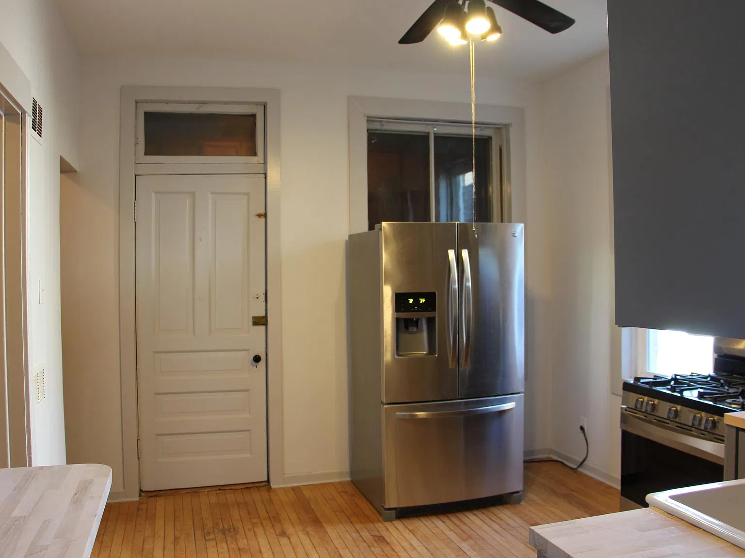 3 bed, 1300 sqft, $2,500 — Photo 3