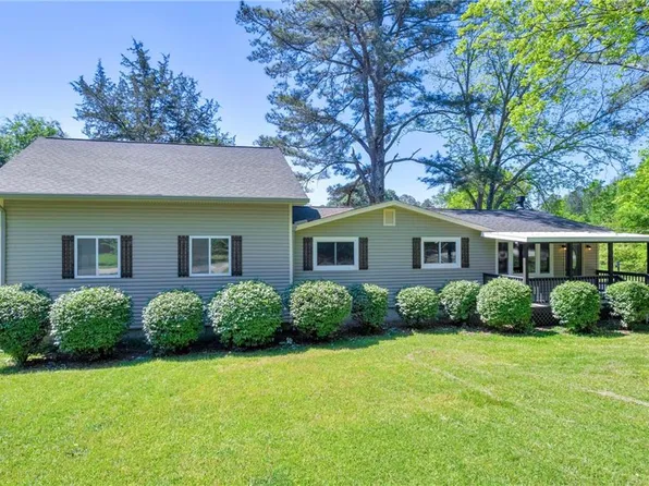105 Avery Dr, Fayetteville, GA 30214