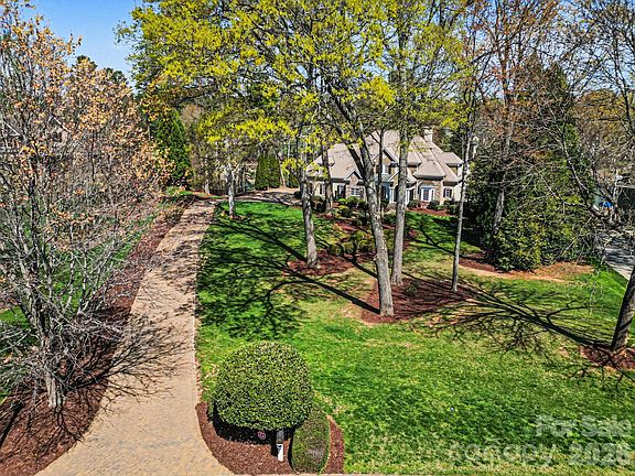 5th image of 125 Easton Dr