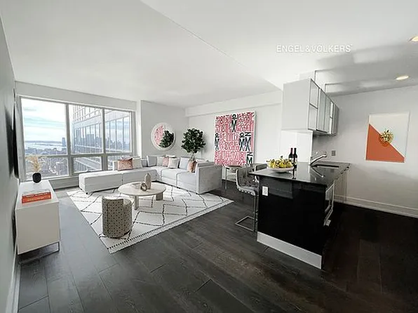 350 W 42nd St Ph F, New York, NY 10036