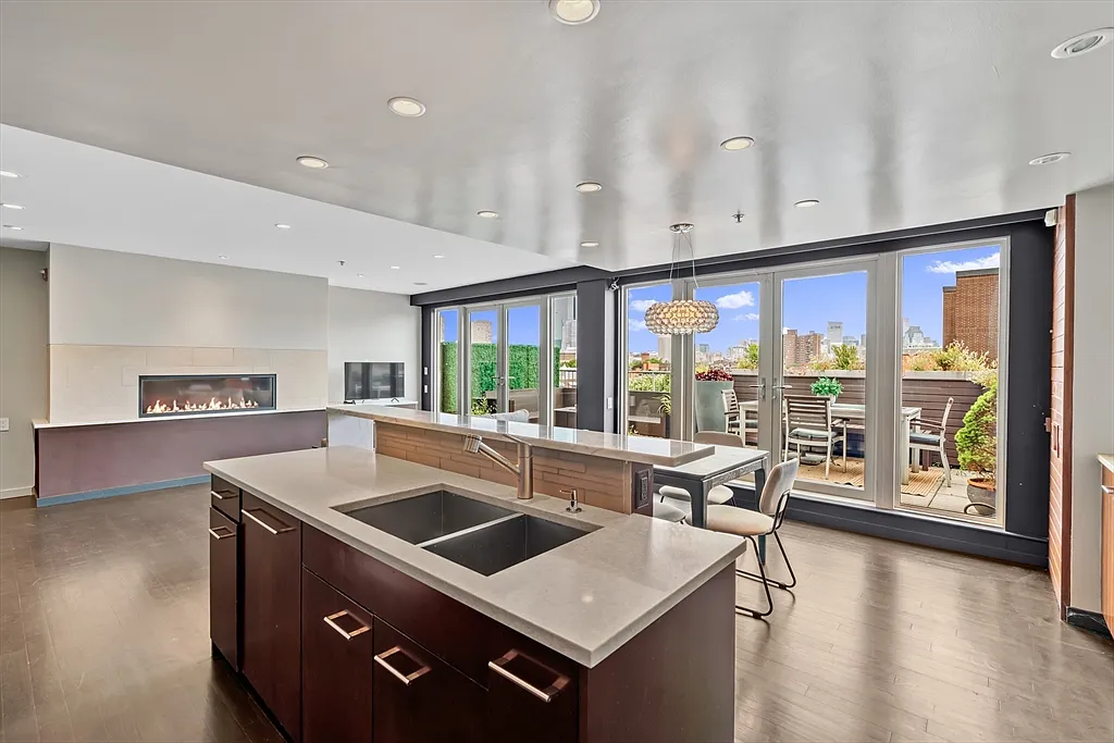 2 bed, 2.0 bath, 1549 sqft, $7,000 — Photo 3