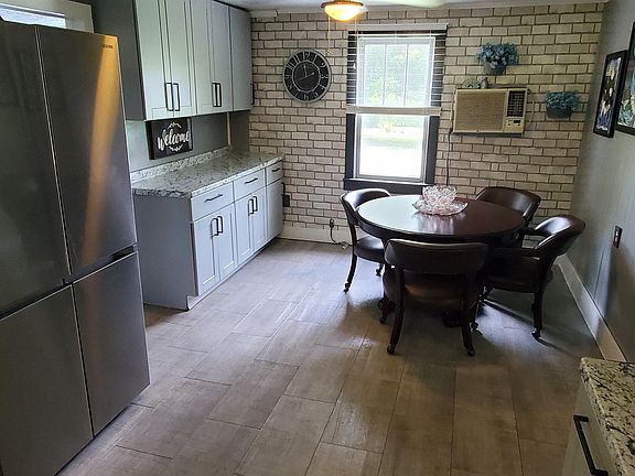 5th image of 145 Hillside Cir