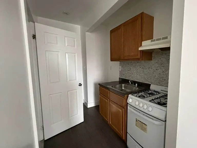 3007 3rd Ave #3 — Photo 3