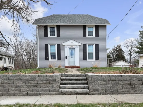 104 N Oak Park Ave, Colfax, IA 50054