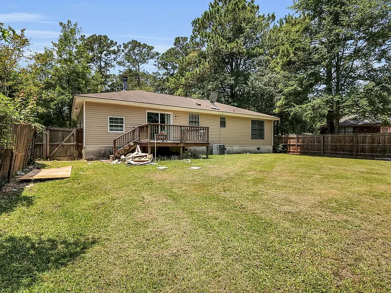 120 Stockbridge Dr — Photo 23