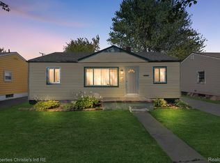 22713 Raymond St, Saint Clair Shores, MI 48082