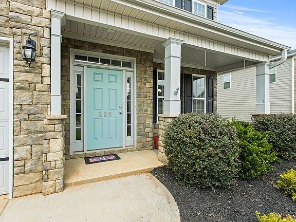 3rd image of 209 E Fair Haven Ln