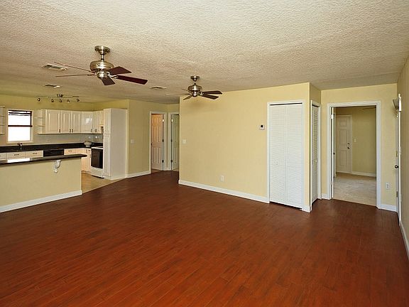 4th image of 12826 Lakeshore Dr