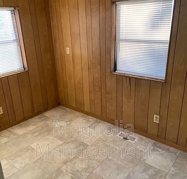 1811 Colonial Ave — Photo 7