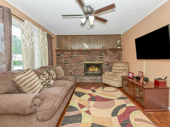 2nd image of 25 Morton St