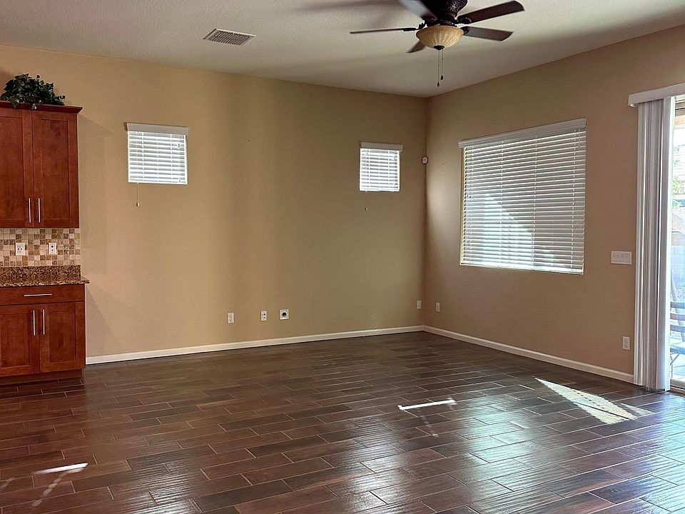 1st image of 1087 E Regent Dr