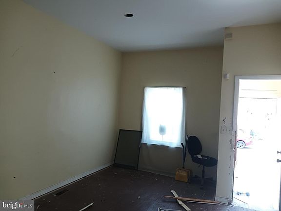 3rd image of 2137 E Federal St