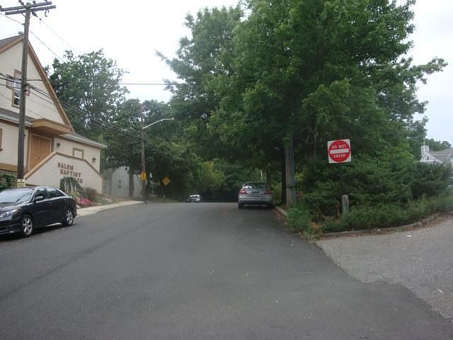 2nd image of 2 Burns Ave