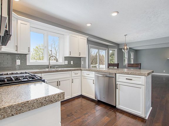 2nd image of 6680 Crown Point Dr