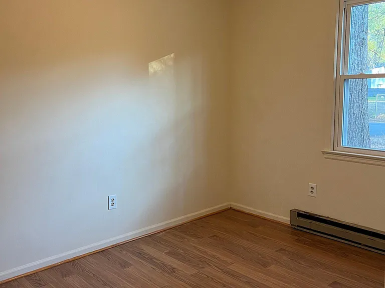 2437 Parkview Ave — Photo 11
