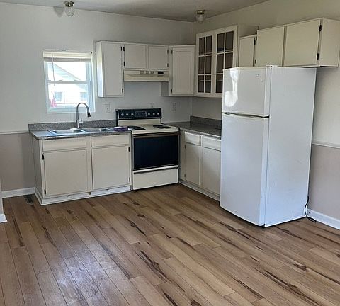 2nd image of 91 W Utica St #2