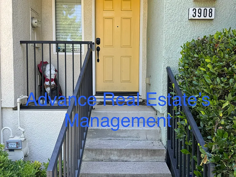 3908 E Commerce Way — Photo 2
