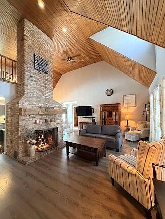 5th image of 15290 Canary Dr