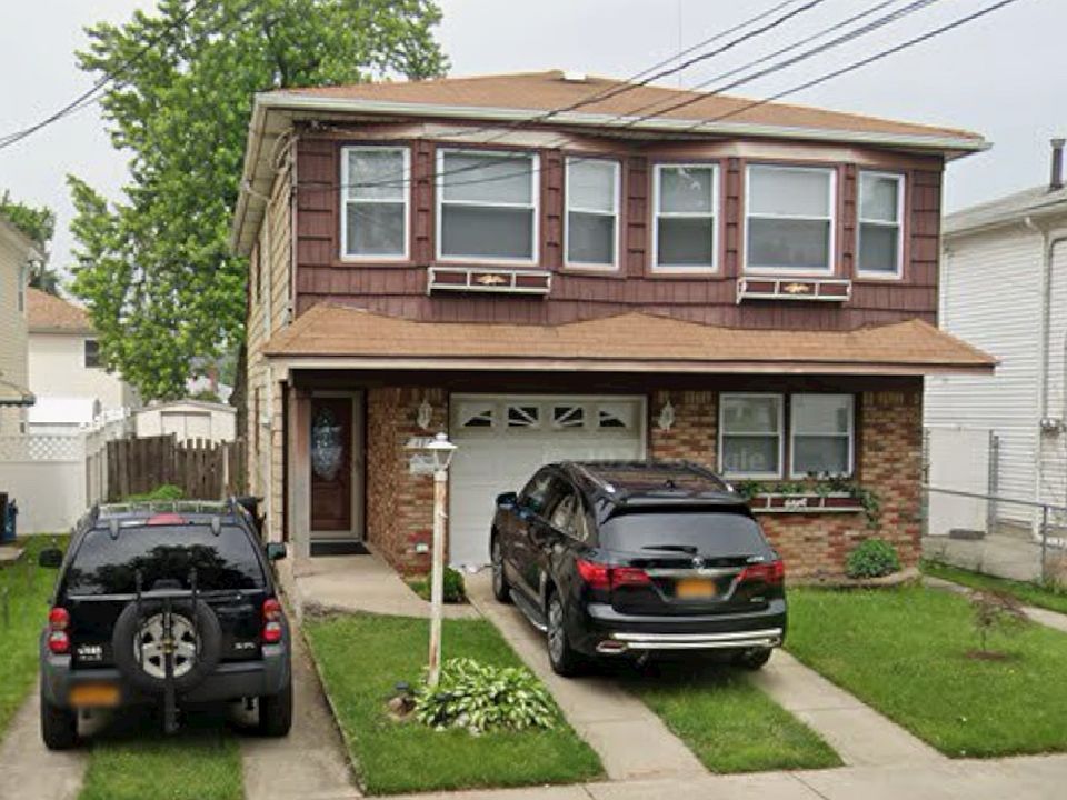 1st image of 174 Woodbine Ave Floor 2