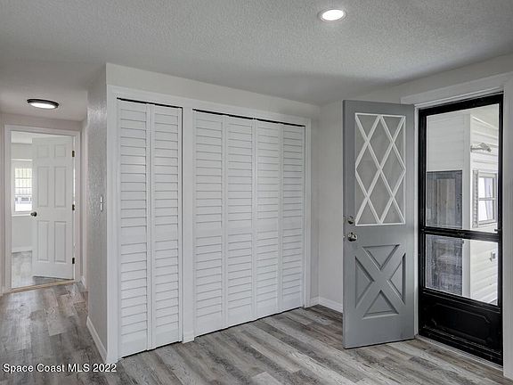 5th image of 1112 Oriole Cir
