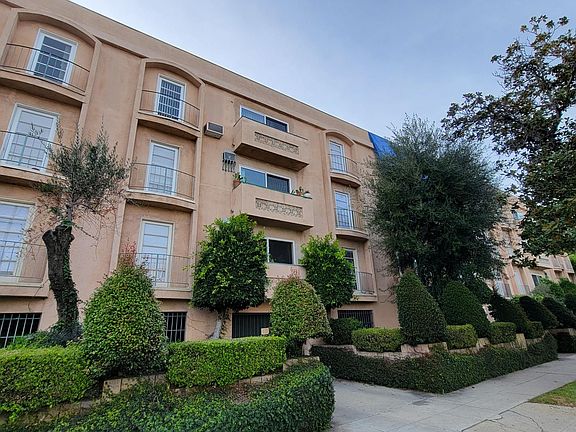 4th image of 2445 S Barrington Ave #306