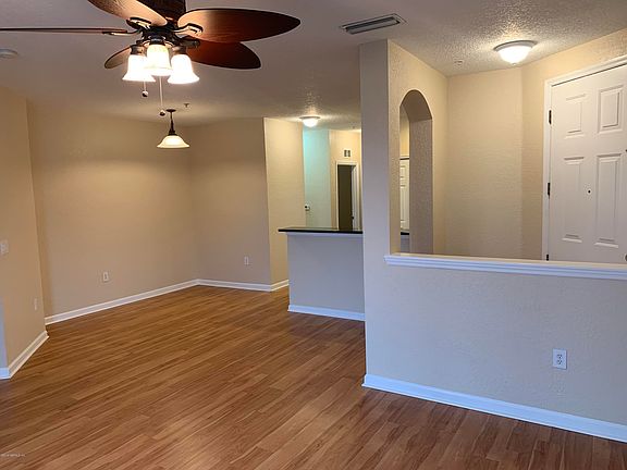 4th image of 110 Calle El Jardin 101