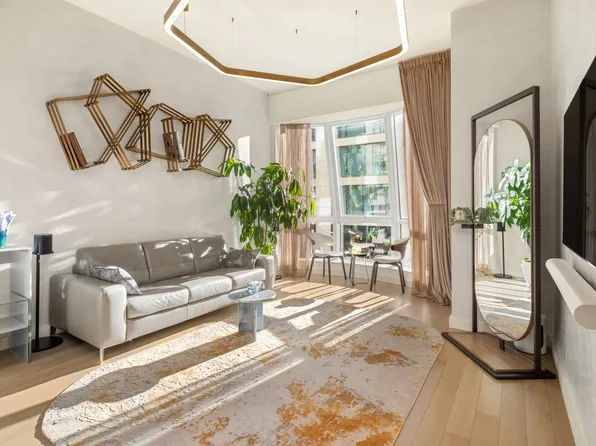 515 West 18th Street image 3 of 14