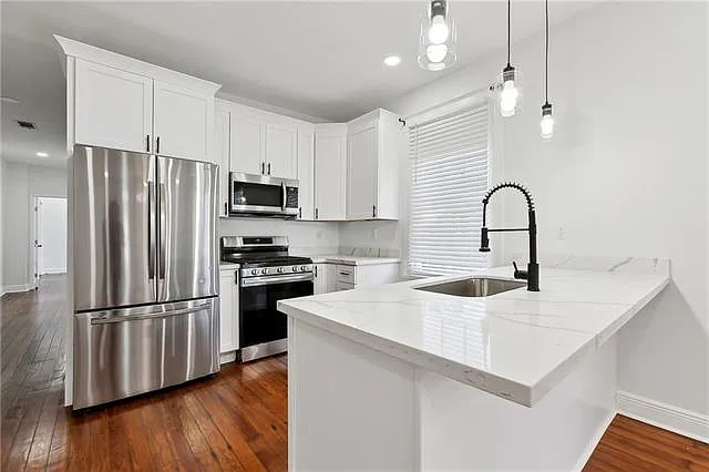 2 bed, 1.0 bath, 896 sqft, $1,750 — Photo 3