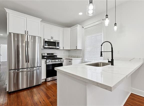 3rd image of 2728 Aubry St