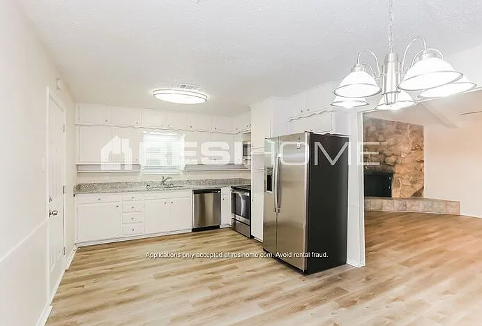 1300 Prelude Dr — Photo 2