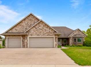 549 Coonen Dr, Combined Locks, WI 54113