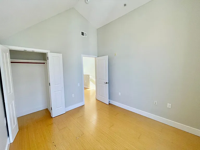 638 19th St #11 — Photo 12