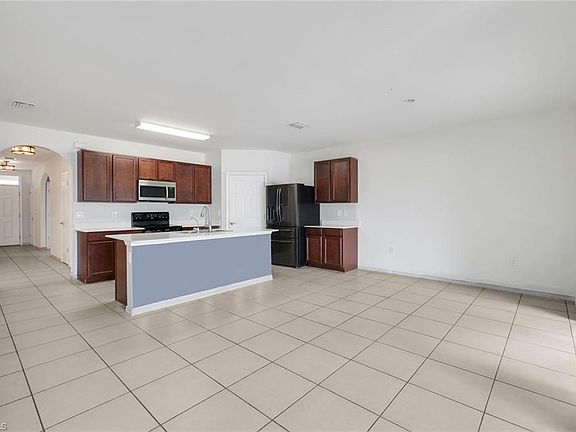 3rd image of 8117 Sandpiper RD