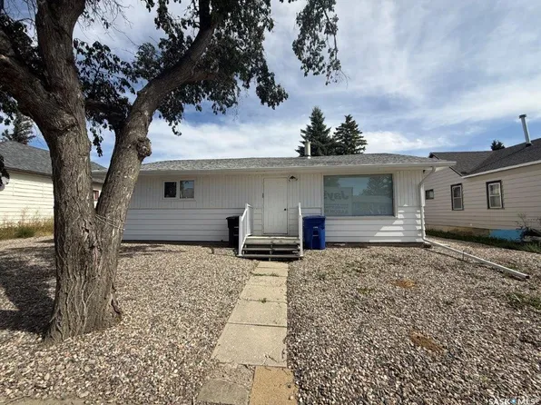 607 5th STREET W, Eston, SK S0L 1A0