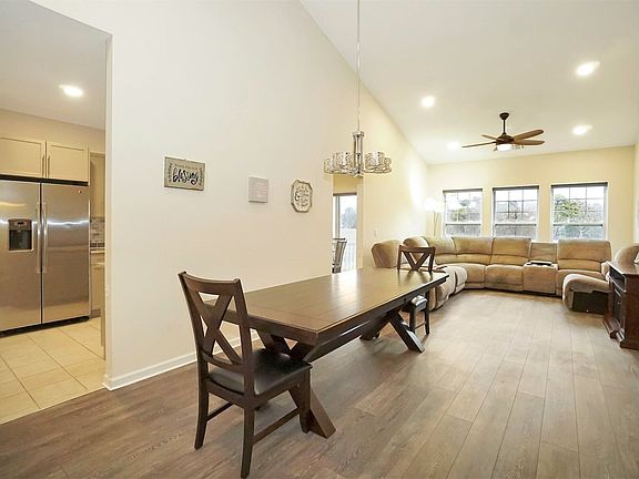 3rd image of 28 Cricket Ct #28