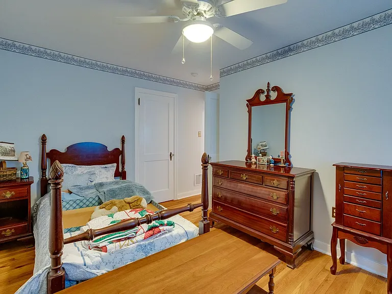 409 Fairview Ave — Photo 11