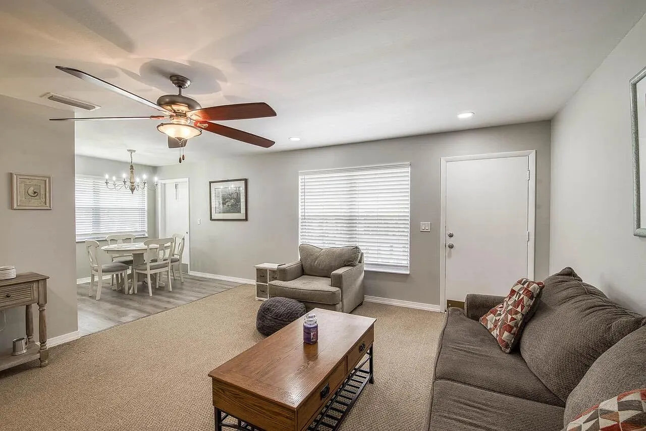2 bed, 2.0 bath, 992 sqft, $1,800 — Photo 1