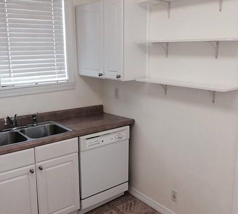 5th image of 2880 Selma St