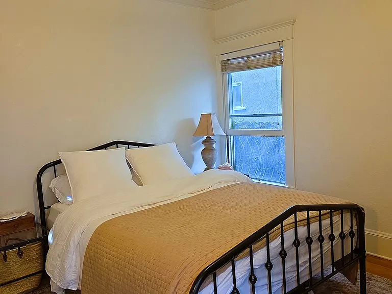 219 Redondo Ave #C — Photo 18