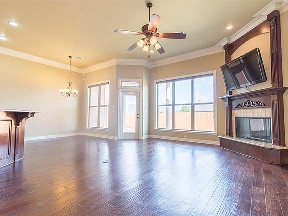 2nd image of 306 Camelback Dr