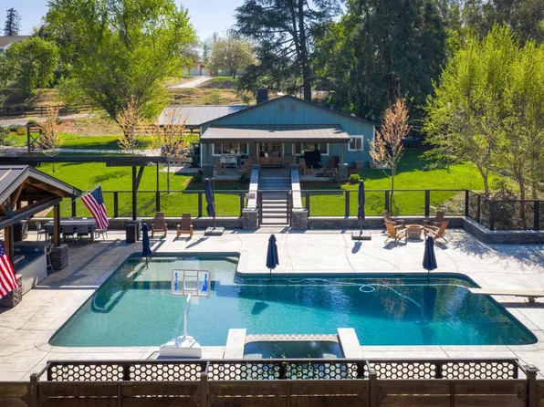 9576 Meadow Dr, Winton, CA 95388