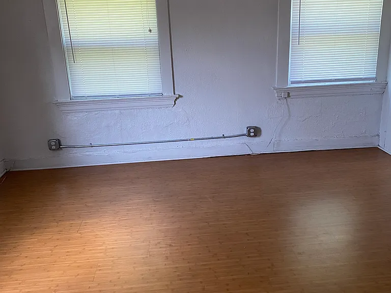 2333 Victor St — Photo 47