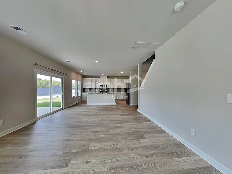 303 Granby Trl — Photo 4