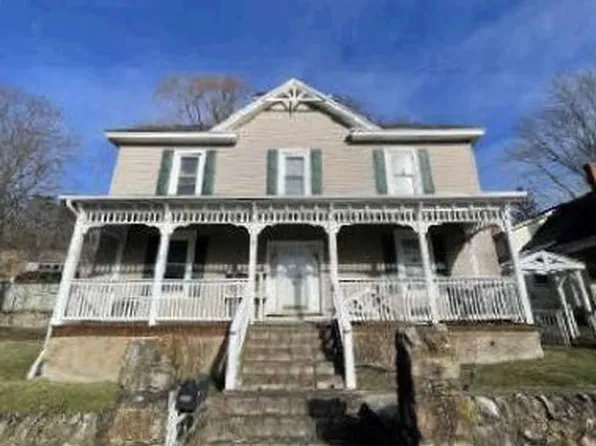 180 Tazewell Ave, Tazewell, VA 24651